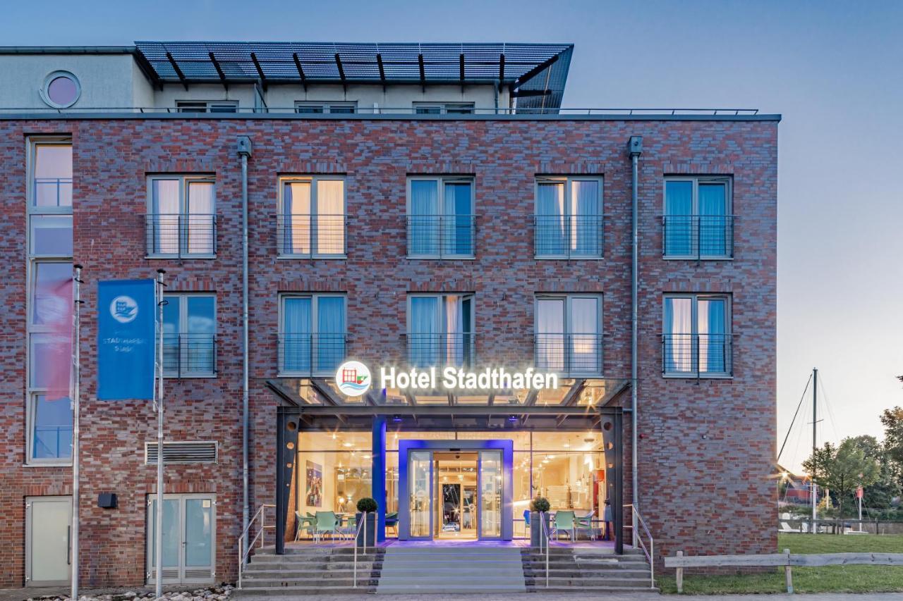 Hotel Stadthafen Stade Exterior photo